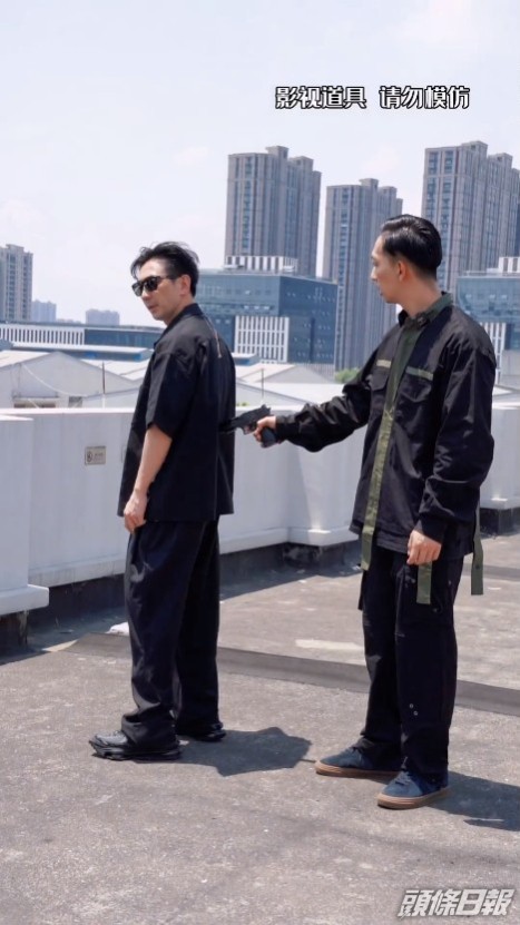 網民都驚訝呢位網紅同李璨琛咁似樣。